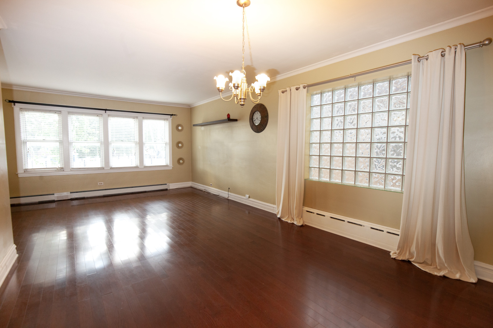 2827 N 77th Court