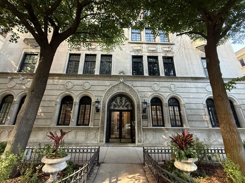 Photo of 415 W Aldine Avenue #4C, Chicago, IL 60657 (MLS # 12785056)