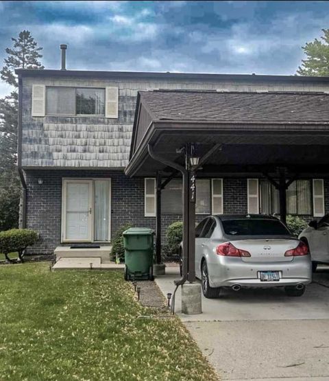 Photo of 441 Commanche Trail, Wheeling, IL 60090 (MLS # 12385929)