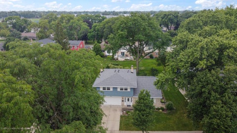 Tiny photo for 2003 E Lillian Lane, Arlington Heights, IL 60004 (MLS # 12724621)