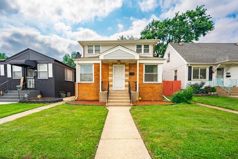 Photo of 12528 S Justine Street, Calumet Park, IL 60827 (MLS # 12751837)
