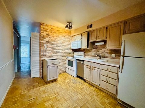 Tiny photo for 9700 Bianco Terrace #2D, Des Plaines, IL 60016 (MLS # 12606504)