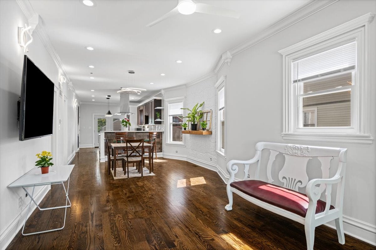 135 S 19th Avenue