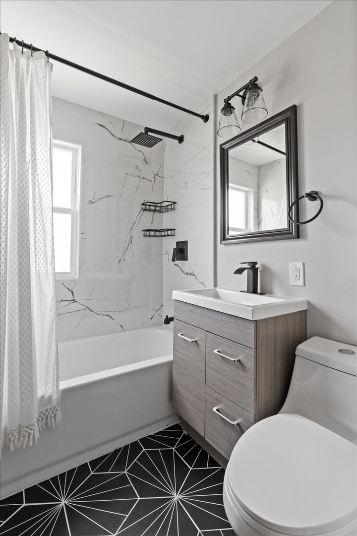 Chicago, Illinois 60649, United States, 4 Bedrooms Bedrooms, ,4 BathroomsBathrooms,Residential,Active,217739