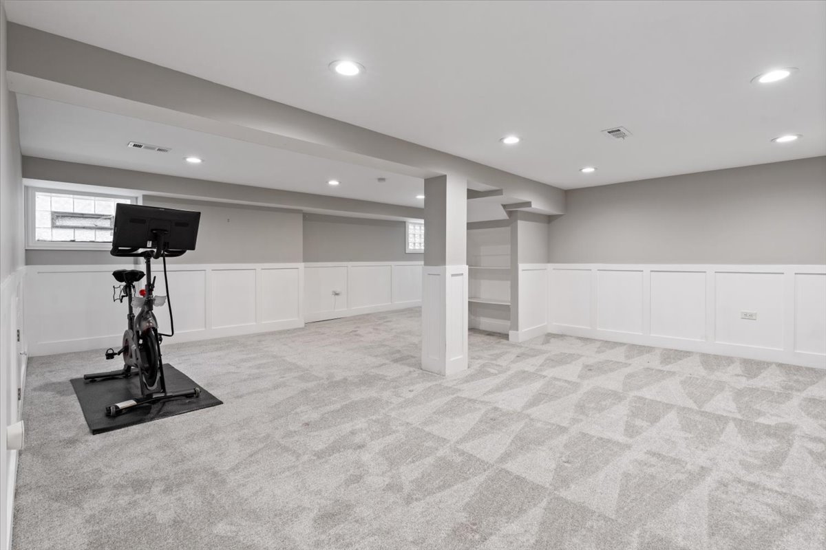 Chicago, Illinois 60649, United States, 4 Bedrooms Bedrooms, ,4 BathroomsBathrooms,Residential,Active,217739