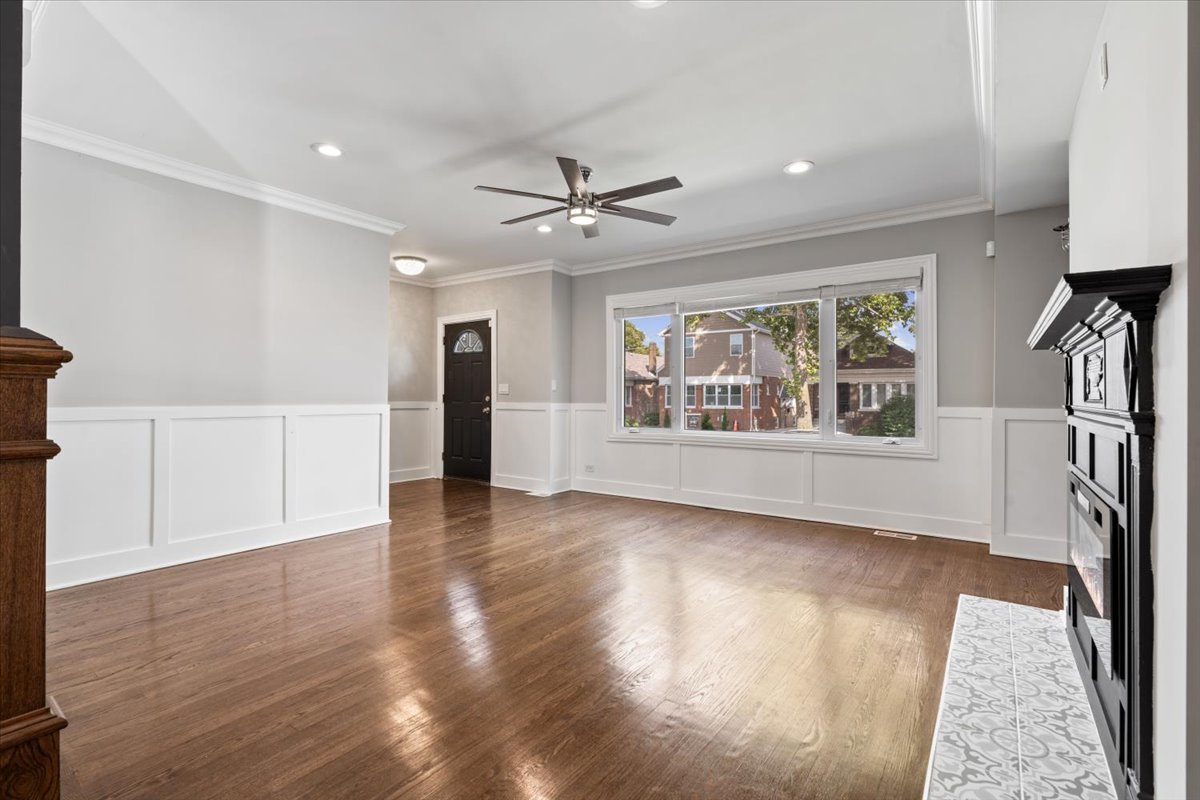 Chicago, Illinois 60649, United States, 4 Bedrooms Bedrooms, ,4 BathroomsBathrooms,Residential,Active,217739