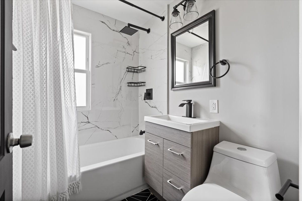 Chicago, Illinois 60649, United States, 4 Bedrooms Bedrooms, ,4 BathroomsBathrooms,Residential,Active,217739