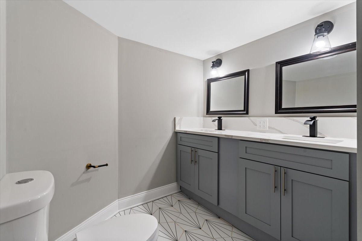 Chicago, Illinois 60649, United States, 4 Bedrooms Bedrooms, ,4 BathroomsBathrooms,Residential,Active,217739