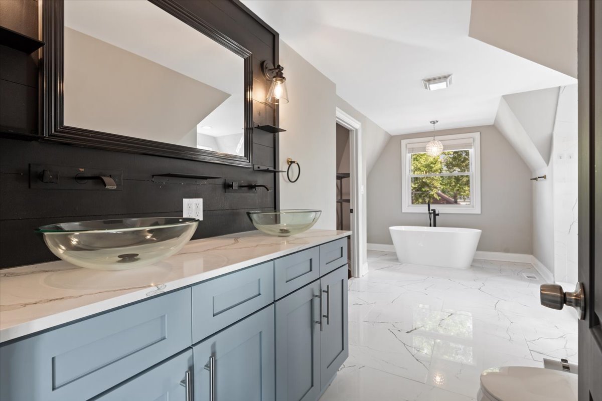 Chicago, Illinois 60649, United States, 4 Bedrooms Bedrooms, ,4 BathroomsBathrooms,Residential,Active,217739