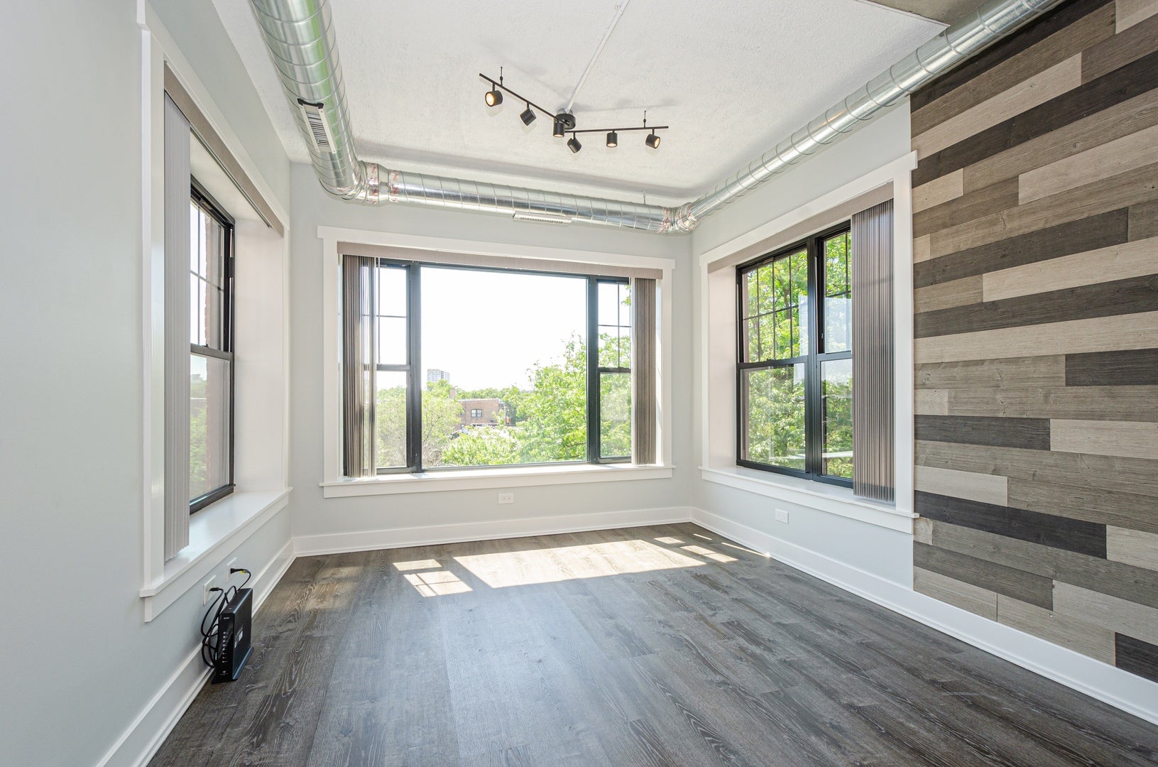 7645 N SHERIDAN Road 415