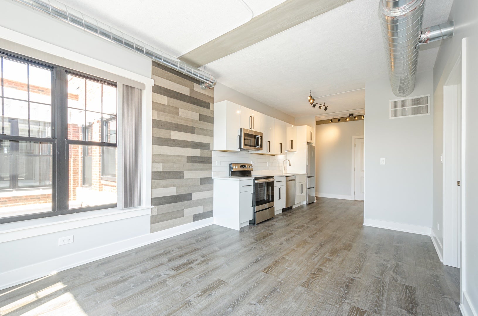 7645 N SHERIDAN Road 415