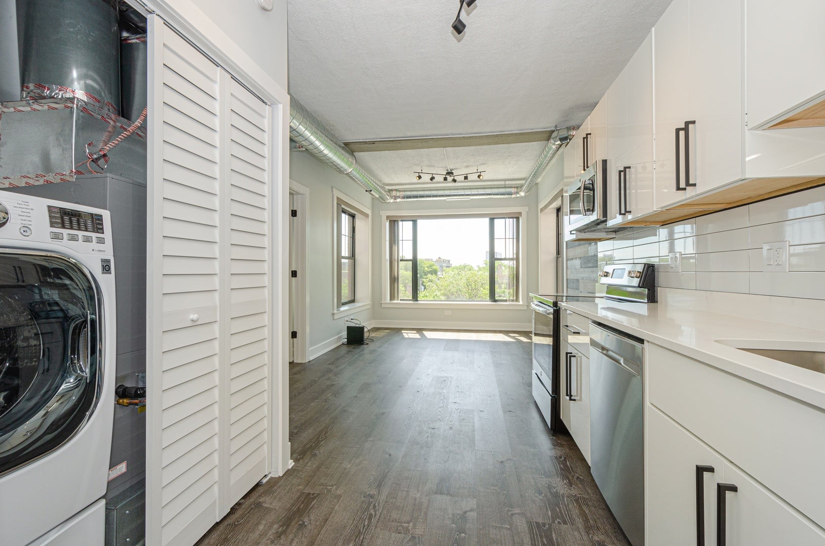 7645 N SHERIDAN Road 415