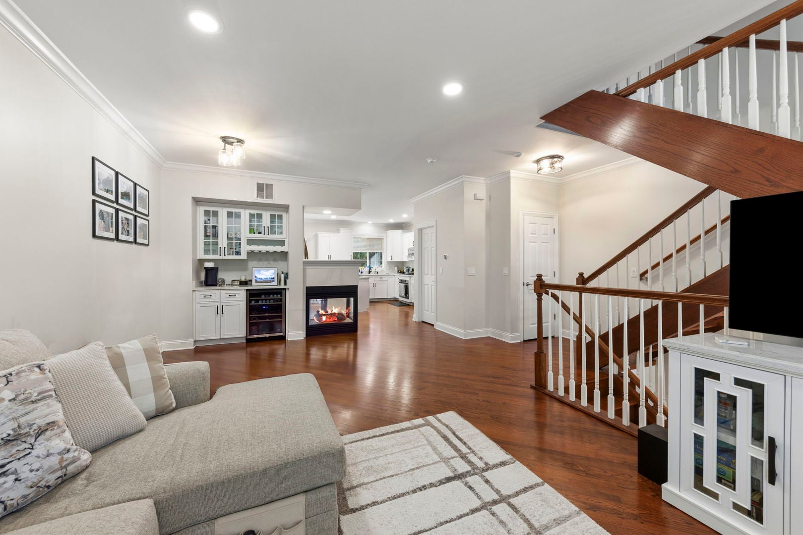 808 Shandrew Drive 808