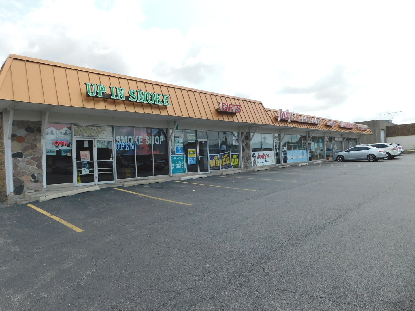 318 REPUBLIC Avenue 318