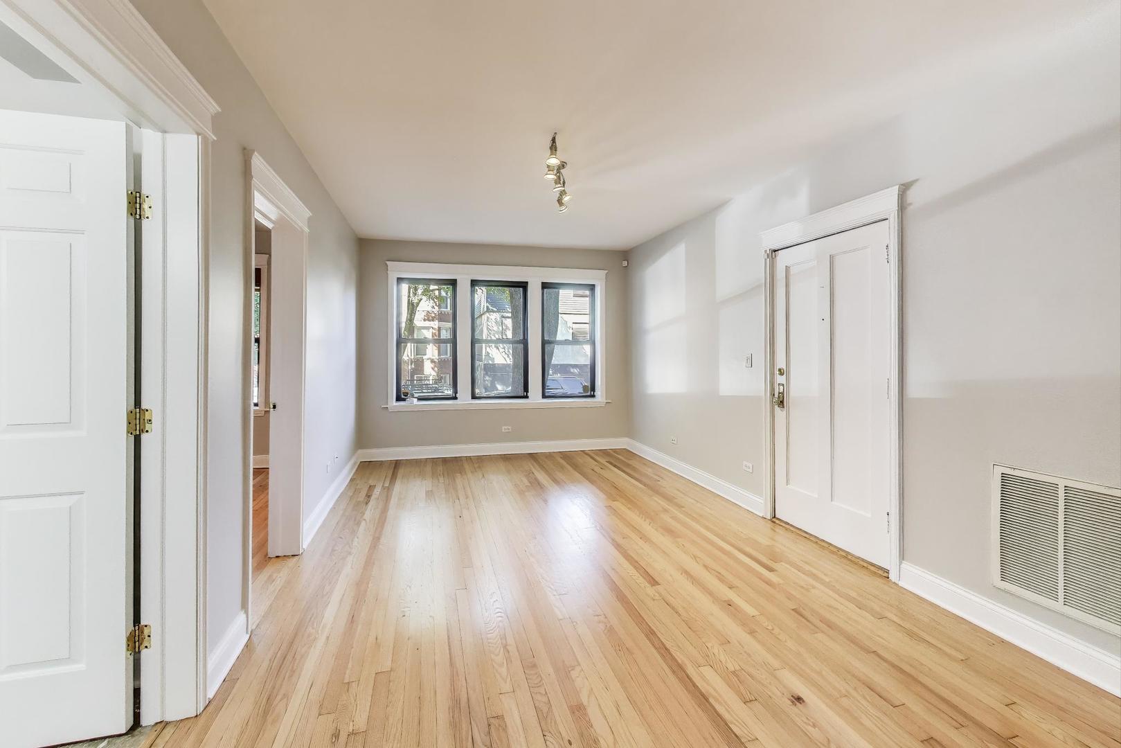 2723 W Wellington Avenue 1