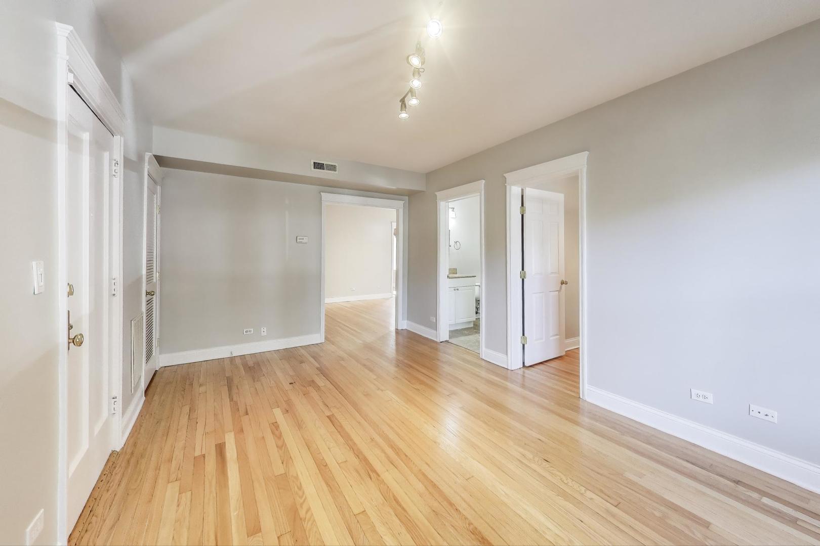 2723 W Wellington Avenue 1