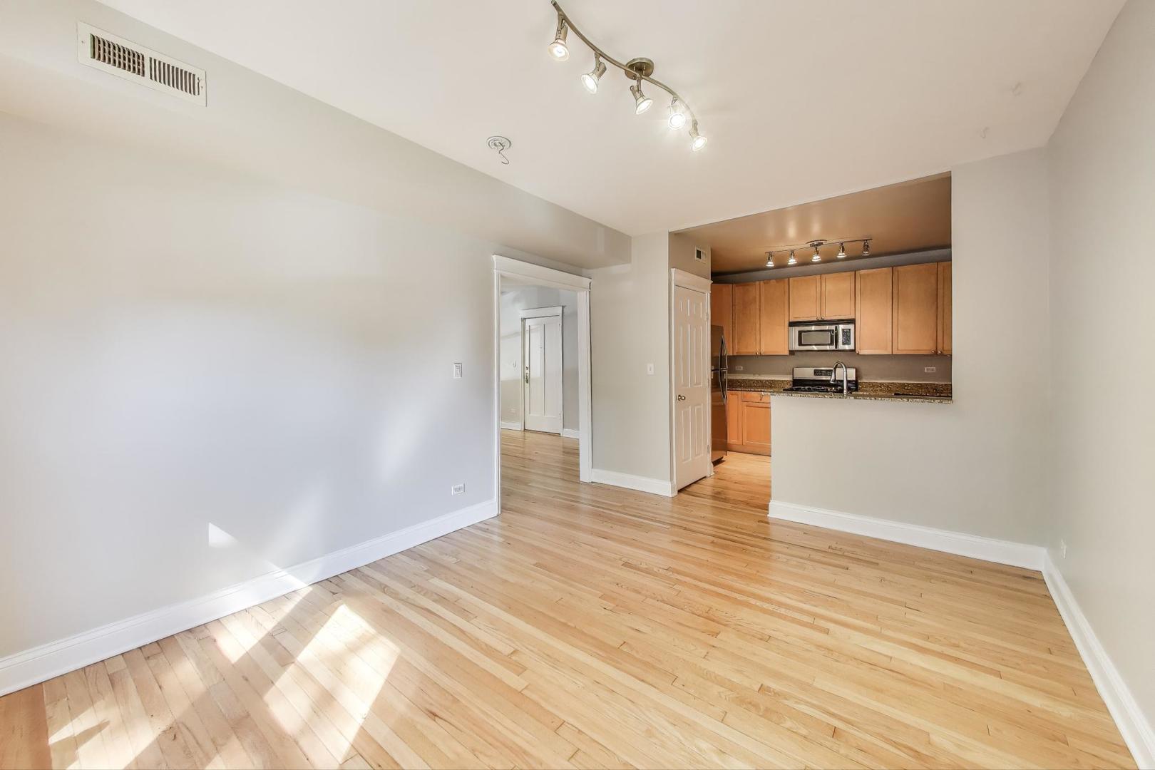 2723 W Wellington Avenue 1