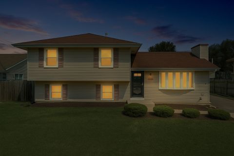 Photo of 2004 Cumberland Drive, Plainfield, IL 60586 (MLS # 12443317)