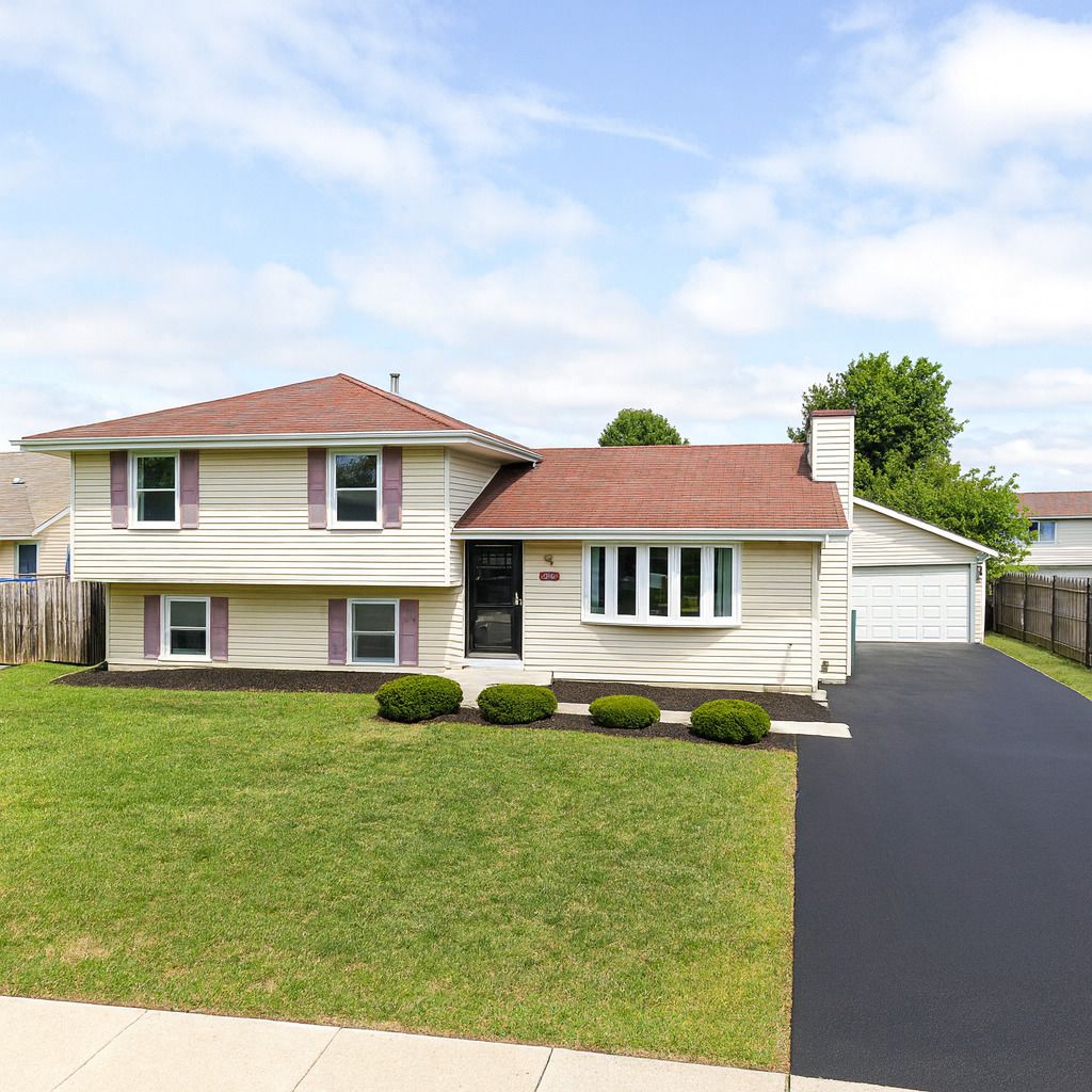 Photo for 2004 Cumberland Drive, Plainfield, IL 60586 (MLS # 12443317)