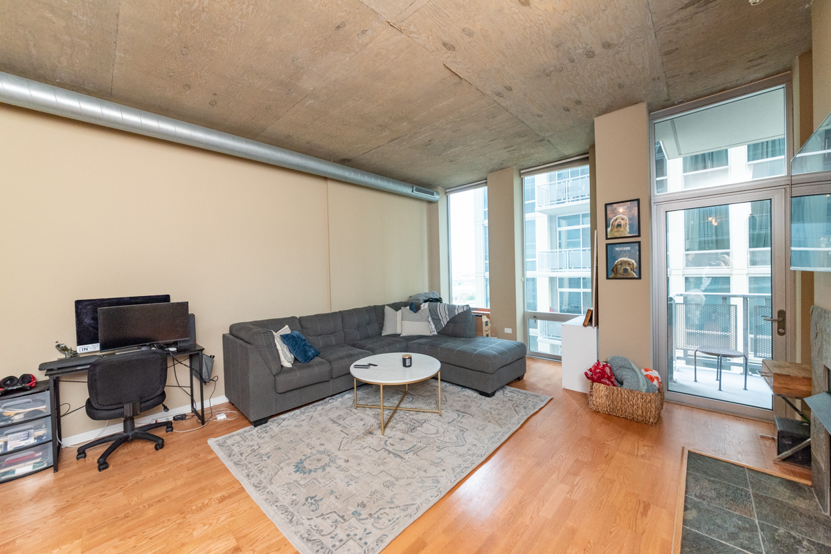 700 N Larrabee Street 803