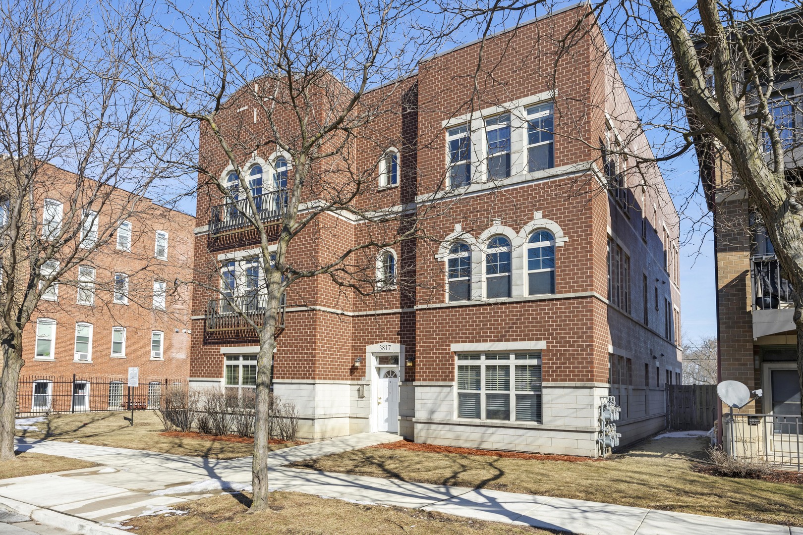 3817 S Ellis Avenue 101