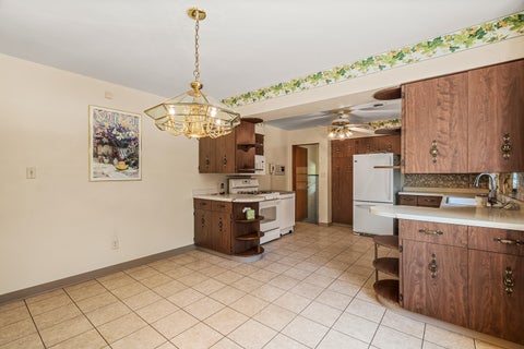 Tiny photo for 15400 Paxton Avenue, South Holland, IL 60473 (MLS # 12739120)