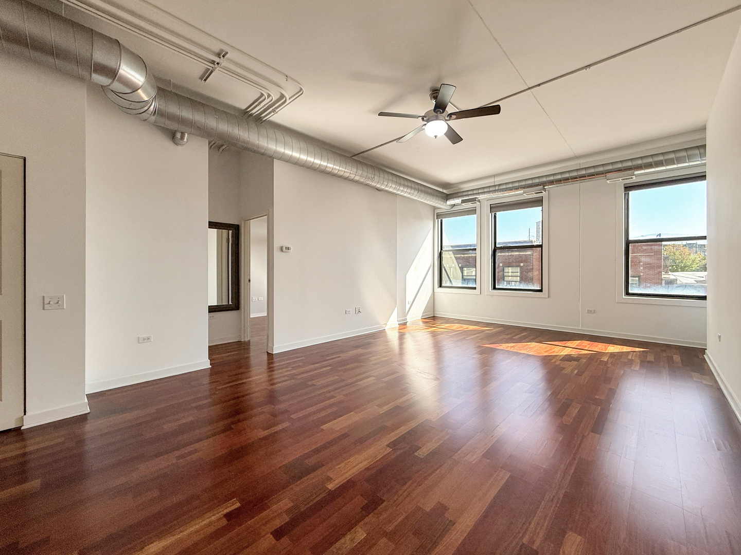 4015 N Milwaukee Avenue 211