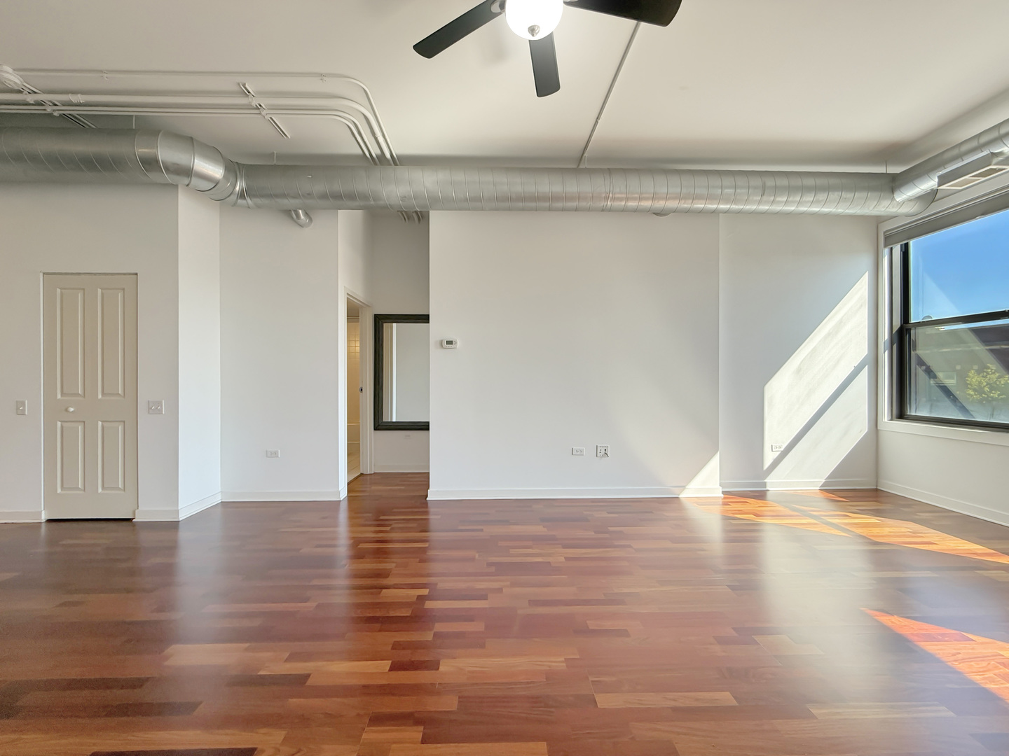 4015 N Milwaukee Avenue 211