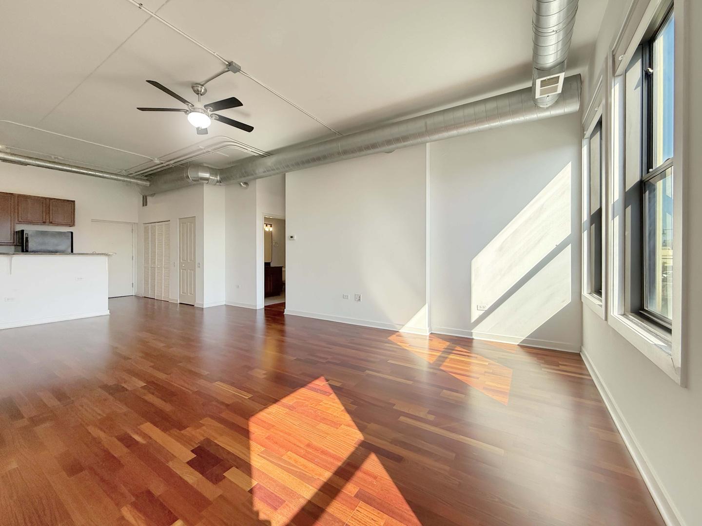 4015 N Milwaukee Avenue 211