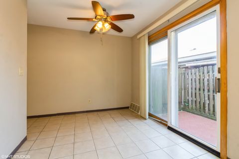 Tiny photo for 613 E 3rd Street #4, Lockport, IL 60441 (MLS # 12389289)