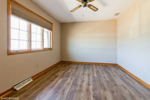 Tiny photo for 613 E 3rd Street #4, Lockport, IL 60441 (MLS # 12389289)