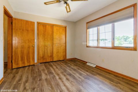 Tiny photo for 613 E 3rd Street #4, Lockport, IL 60441 (MLS # 12389289)