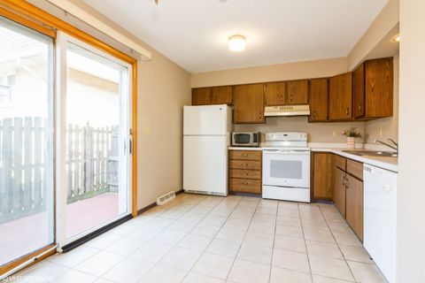 Tiny photo for 613 E 3rd Street #4, Lockport, IL 60441 (MLS # 12389289)