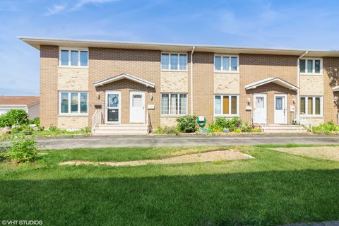 Tiny photo for 613 E 3rd Street #4, Lockport, IL 60441 (MLS # 12389289)