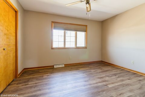 Tiny photo for 613 E 3rd Street #4, Lockport, IL 60441 (MLS # 12389289)