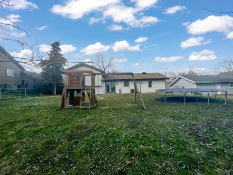 Tiny photo for 5505 W Shore Drive, McHenry, IL 60050 (MLS # 12604084)