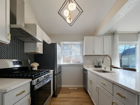 Tiny photo for 5505 W Shore Drive, McHenry, IL 60050 (MLS # 12604084)