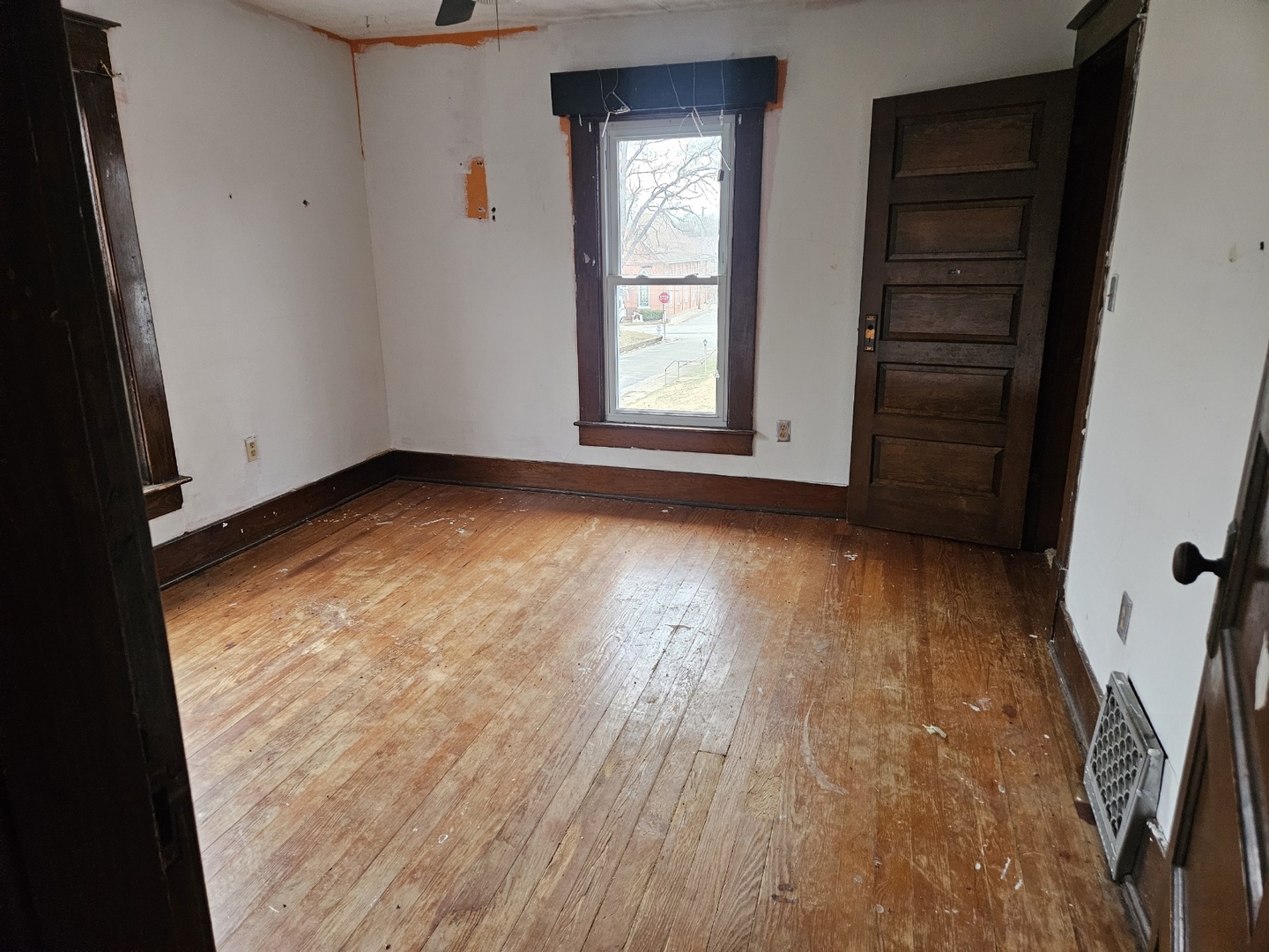106 W Reynolds Street