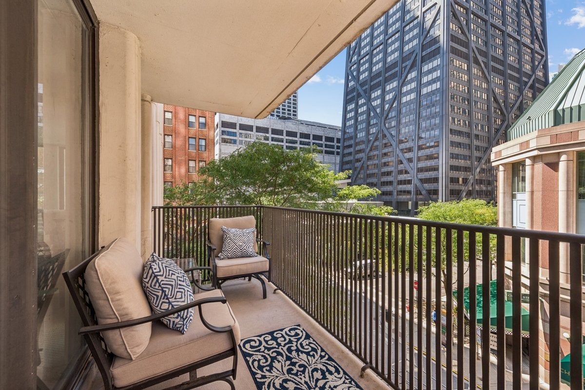 200 E Delaware Place 4F