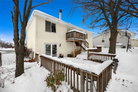 Tiny photo for 1033 S Warwick Circle S, Hoffman Estates, IL 60169 (MLS # 12482058)