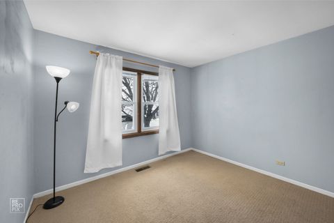 Tiny photo for 1033 S Warwick Circle S, Hoffman Estates, IL 60169 (MLS # 12482058)