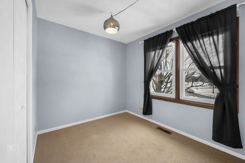Tiny photo for 1033 S Warwick Circle S, Hoffman Estates, IL 60169 (MLS # 12482058)
