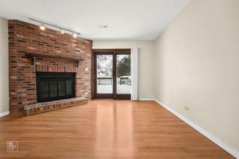 Tiny photo for 1033 S Warwick Circle S, Hoffman Estates, IL 60169 (MLS # 12482058)