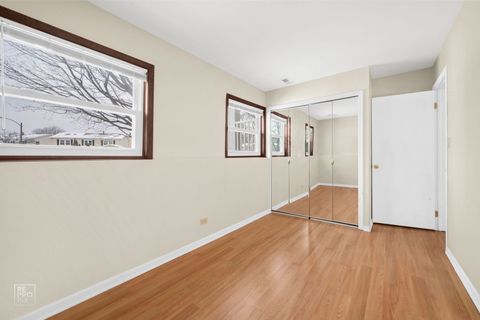 Tiny photo for 1033 S Warwick Circle S, Hoffman Estates, IL 60169 (MLS # 12482058)