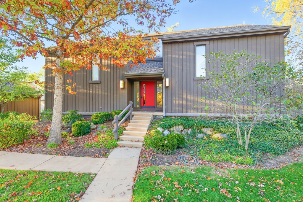 Photo for 294 W Mallard Point #A, Lake Barrington, IL 60010 (MLS # 12501022)