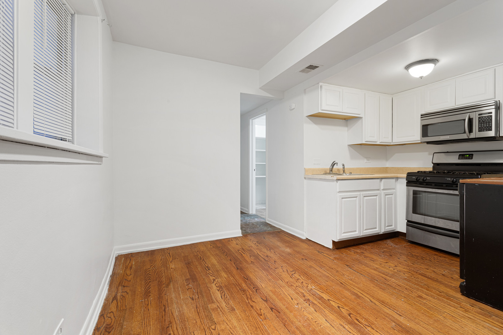 665 W Roscoe Street G