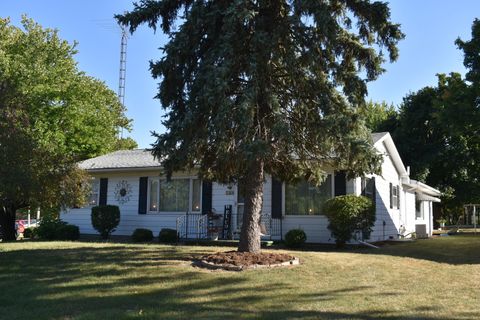 Photo of 768 E 2nd Street, El Paso, IL 61738 (MLS # 12474581) Photo of 768 E 2nd Street, El Paso, IL 61738 (MLS # 12474581)
