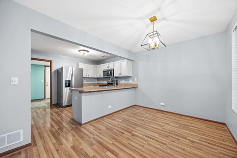 Tiny photo for 568 Four Seasons Boulevard, Aurora, IL 60504 (MLS # 12609364)