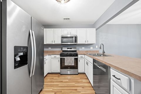 Tiny photo for 568 Four Seasons Boulevard, Aurora, IL 60504 (MLS # 12609364)