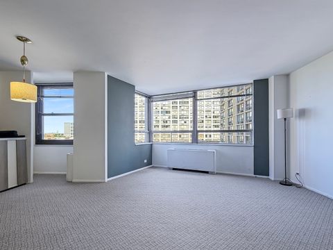 Tiny photo for 5701 N Sheridan Road #6D, Chicago, IL 60660 (MLS # 12656036)
